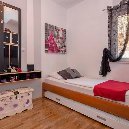 Sunshine Apartment *
